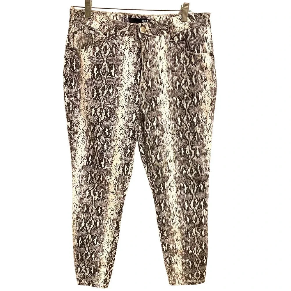 BBJ Los Angeles Snack print Jeans Women Size 13/31 Pockets